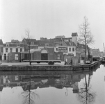 76171 Gezicht op de voorgevel van Mosterdfabriek Van Rijn (Nieuwekade 11-13) te Utrecht, vanuit het noordwesten. Op de ...